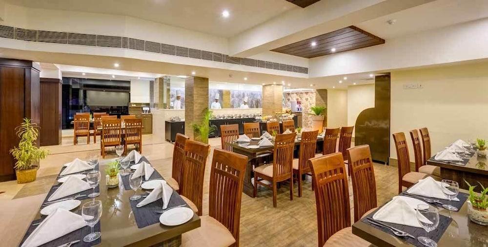 Cygnett Inn Repose Ґувахаті Екстер'єр фото